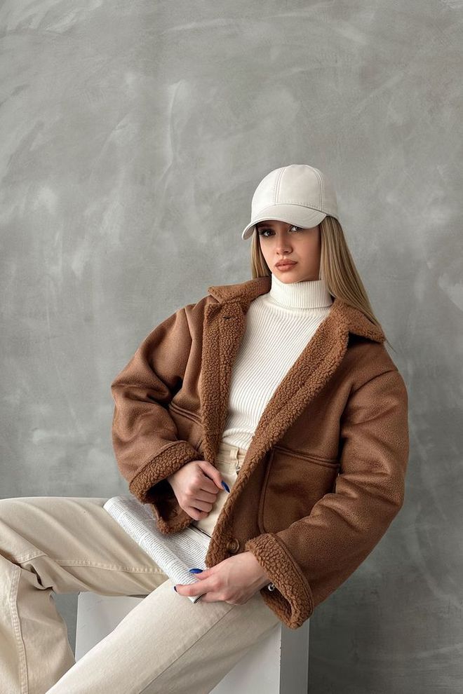 Topshow Futro Z Nubuku I Kołnierzem Camel Hurtowa sprzedaż odzieży Zamsz