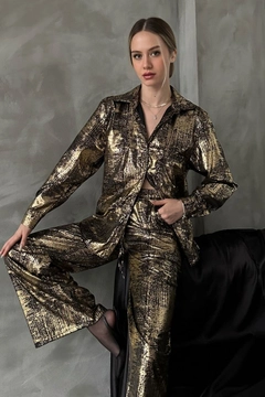A wholesale clothing model wears top10697-gold-f-1628-gilded-shirt, Turkish wholesale Shirt of Topshow