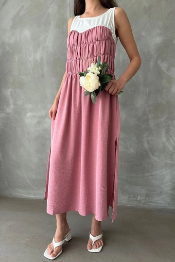 Ένα μοντέλο χονδρικής πώλησης ρούχων φοράει  Φόρεμα Σε Σκόνη Με Λουράκι
, τούρκικο Φόρεμα χονδρικής πώλησης από Topshow