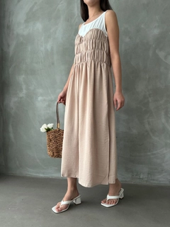 Ένα μοντέλο χονδρικής πώλησης ρούχων φοράει top10788-stone-strap-dress, τούρκικο Φόρεμα χονδρικής πώλησης από Topshow