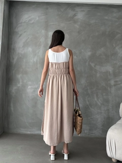 Een kledingmodel uit de groothandel draagt top10788-stone-strap-dress, Turkse groothandel Jurk van Topshow