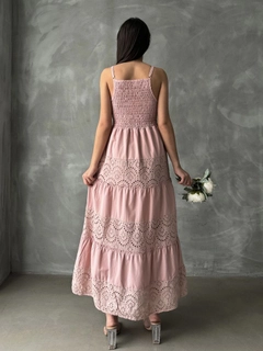 Ein Bekleidungsmodell aus dem Großhandel trägt top10798-powder-strappy-chest-gimped-length-dress, türkischer Großhandel Kleid von Topshow