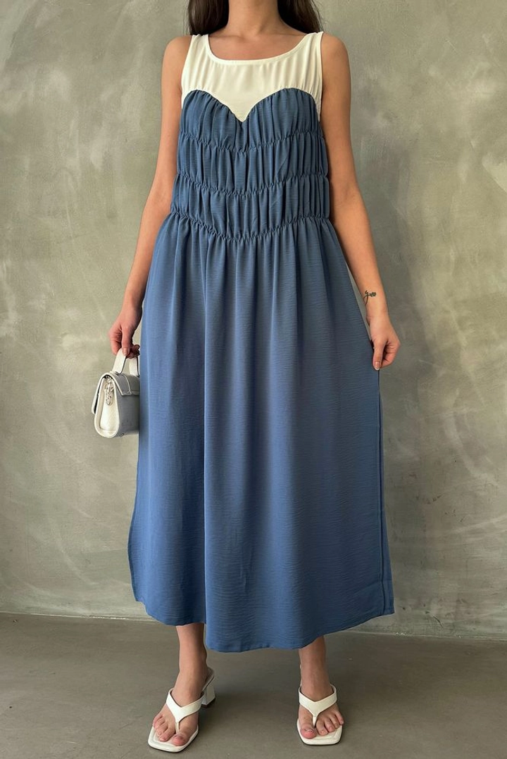 Een kledingmodel uit de groothandel draagt top10791-indigo-dress, Turkse groothandel Jurk van Topshow