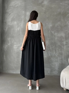 Een kledingmodel uit de groothandel draagt top10804-black-dress, Turkse groothandel Jurk van Topshow