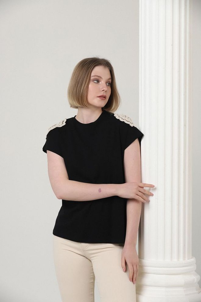 Topshow Čierne tričko s čipkou na ramene Veľkoobchod s oblečením Bavlna