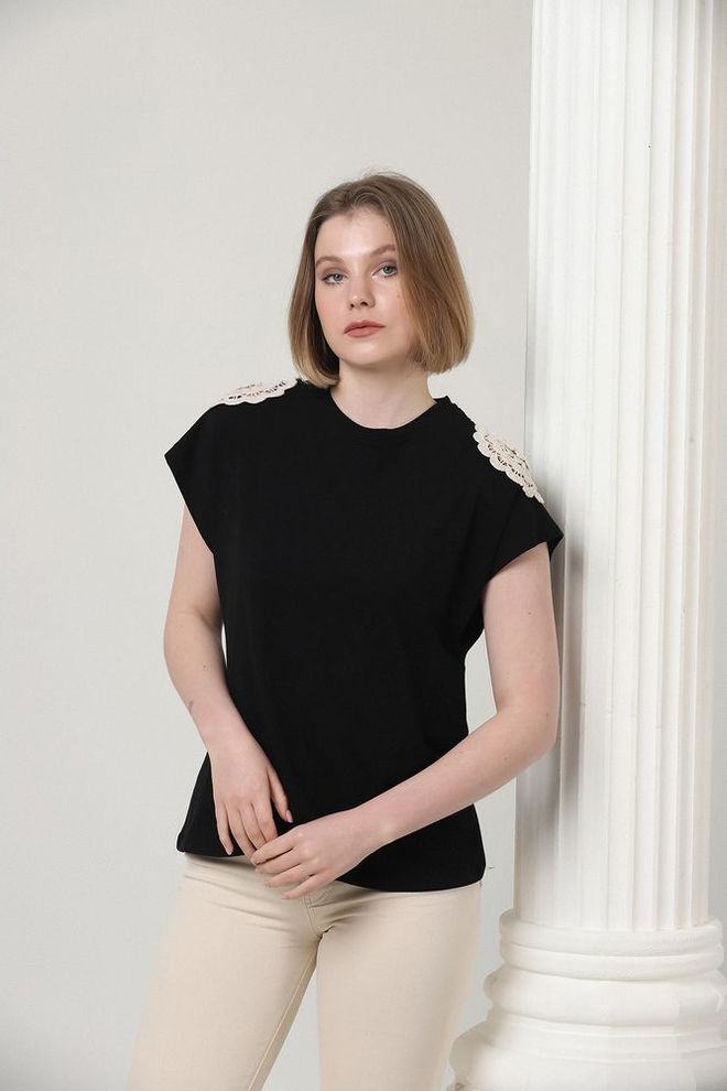 Topshow Čierne tričko s čipkou na ramene Veľkoobchod s oblečením Narodeniny