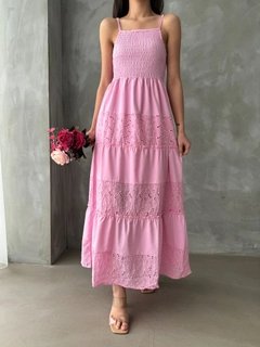 Bir model, Topshow toptan giyim markasının top10822-strappy-chest-gimped-length-dress-dark-pink toptan Elbise ürününü sergiliyor.
