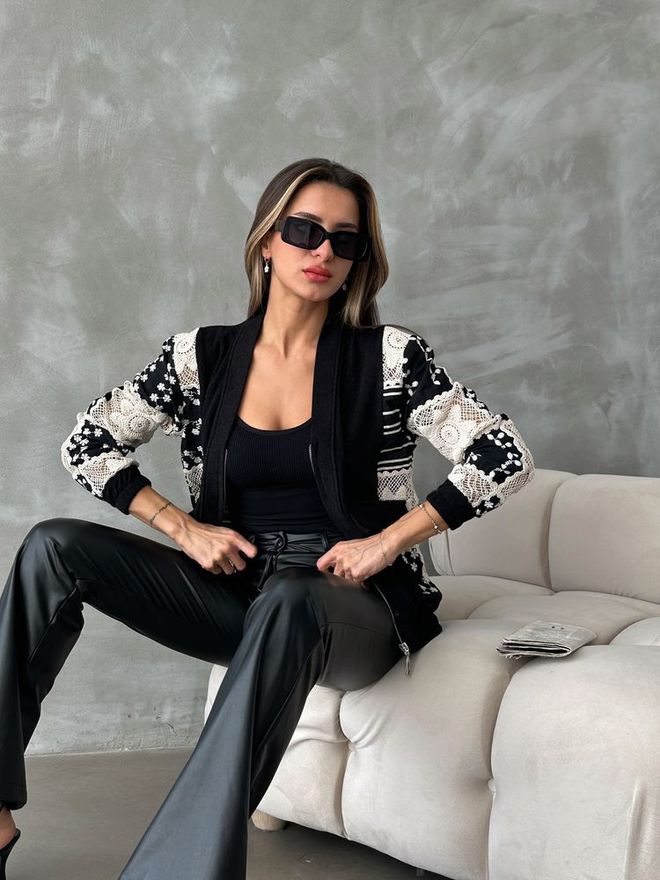 Topshow Schwarze Jacke Mit Gummidetails Großhandelskleidung Frühling