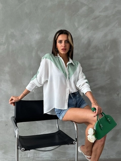 A wholesale clothing model wears top11028-emerald-striped-linen-shirt, Turkish wholesale Shirt of Topshow