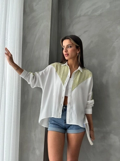 A wholesale clothing model wears top11030-pistachio-green-striped-linen-shirt, Turkish wholesale Shirt of Topshow