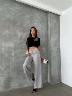 Hurtowa modelka nosi top11068-gray-linen-trousers, turecka hurtownia Spodnie firmy Topshow