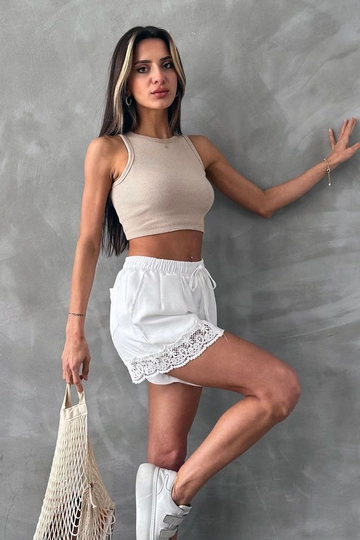 A wholesale clothing model wears  Cream Linen Shorts
, Turkish wholesale Shorts of Topshow