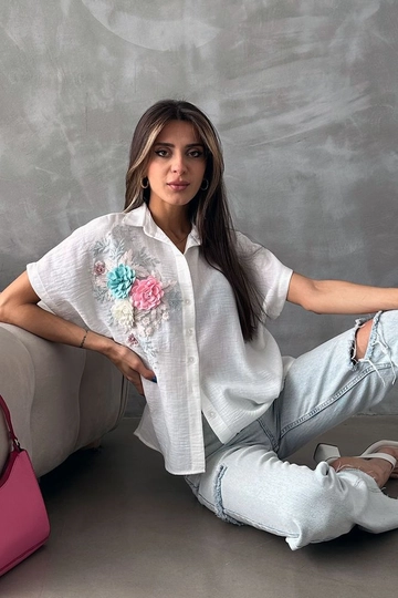 A wholesale clothing model wears  Cream Flower Detailed Shirt
, Turkish wholesale Shirt of Topshow