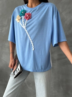 A wholesale clothing model wears top11200-blue-cream-d-2639-flower-detailed, Turkish wholesale Blouse of Topshow