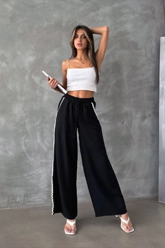 A wholesale clothing model wears top11208-black-d-2625-sutade-detailed-trousers, Turkish wholesale Pants of Topshow