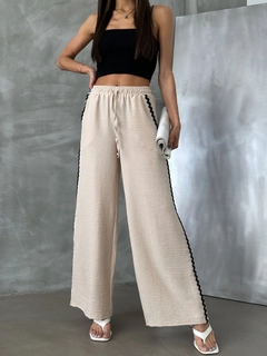 A wholesale clothing model wears top11211-taş-d-2625-sutaş-detailed-trousers, Turkish wholesale Pants of Topshow