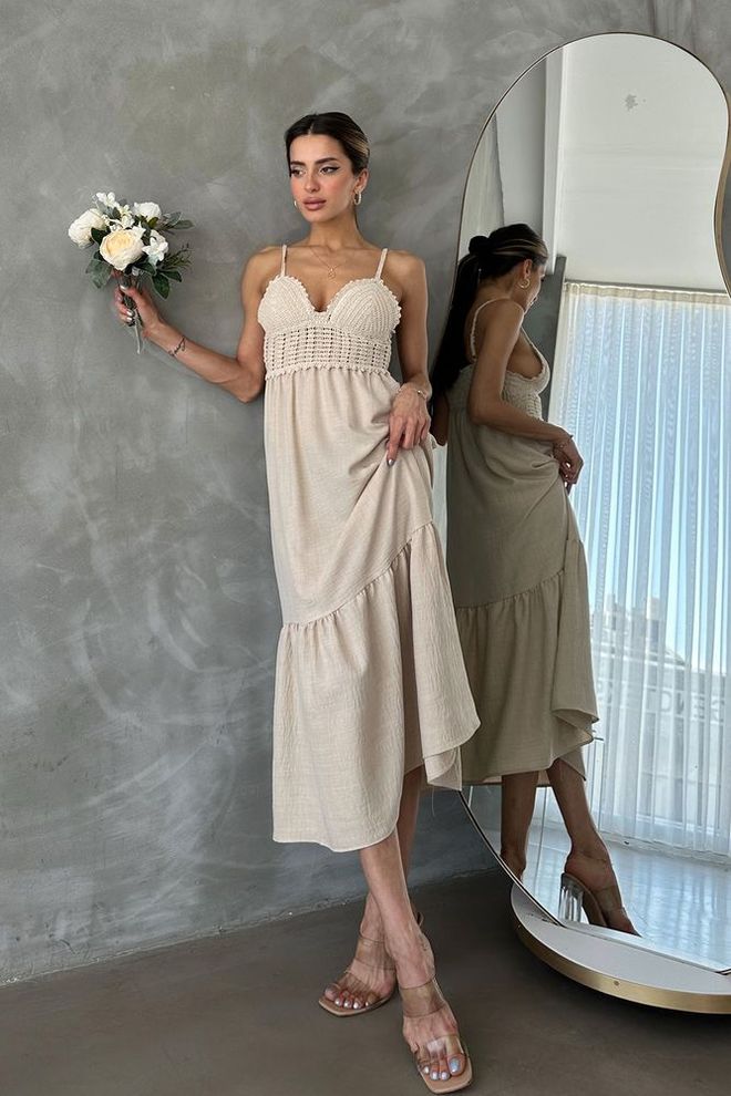 Topshow Langes Trägerkleid Mit V Ausschnitt – Creme Großhandelskleidung Lässig
