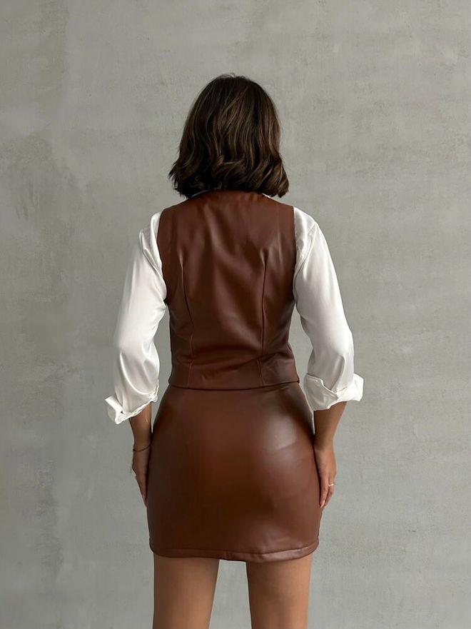 Topshow Buttoned Leather Vest Tan Wholesale Clothing 4