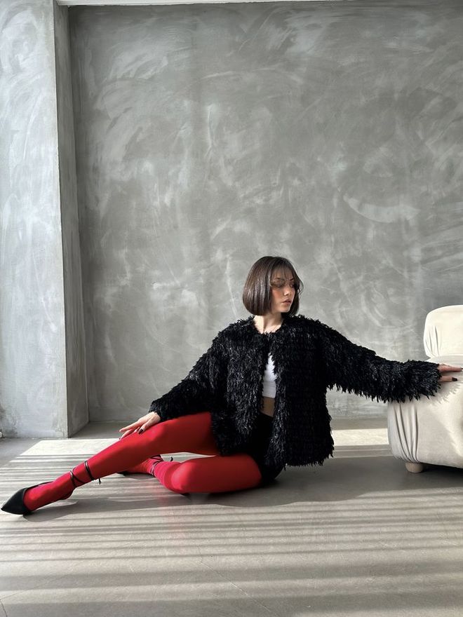 Topshow Czarna kurtka ze sztucznego futra Hurtowa sprzedaż odzieży Poliester