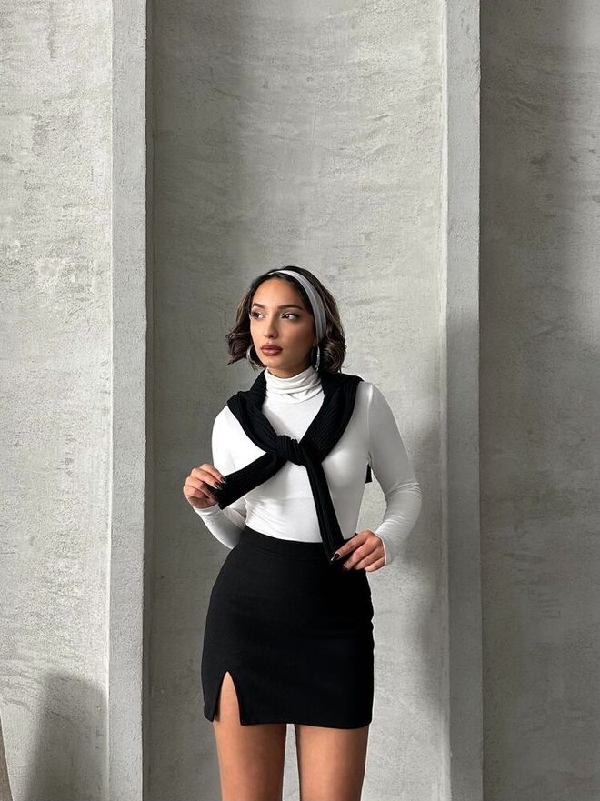 Topshow تنورة قصيرة بفتحة سوداء مفصلة ملابس بالجملة قِرَان