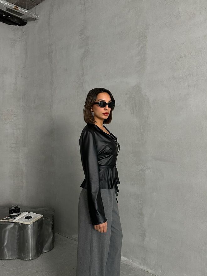 Topshow Tanka Usnjena Jakna S Črno Zadrgo Oblačila na debelo Sintetično usnje