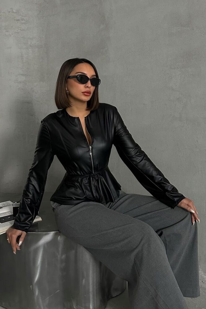 Topshow Schmale Lederjacke Mit Schwarzem Reißverschluss Großhandelskleidung Lässig