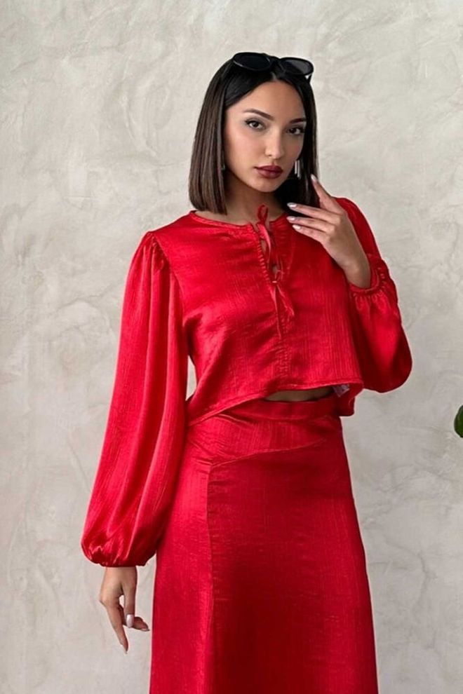 Topshow Blusa De Satén De Encaje Con Lazo En La Parte Delantera Roja Ropa al por mayor Elegante