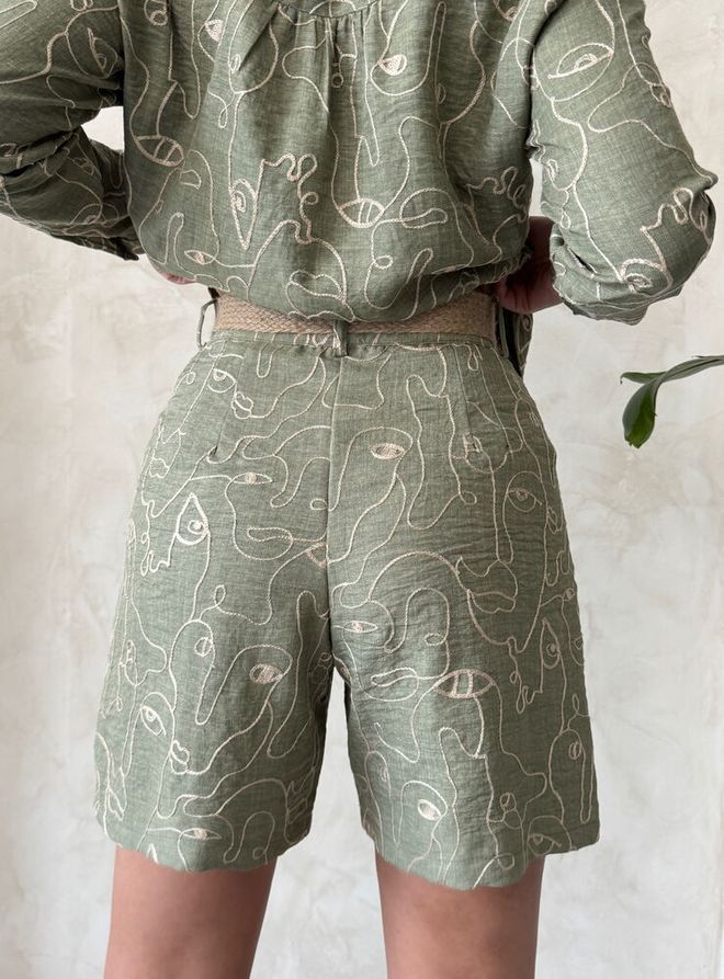 Topshow Geborduurde Korte Broek Licht Kaki Groothandel Kleding Formeel