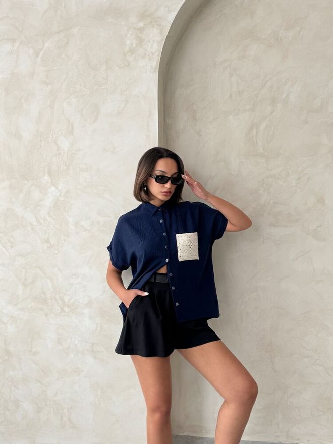 Topshow Mornarsko Modra Lanena Majica S Surovim Žepnim Aplikacijami Oblačila na debelo Perilo