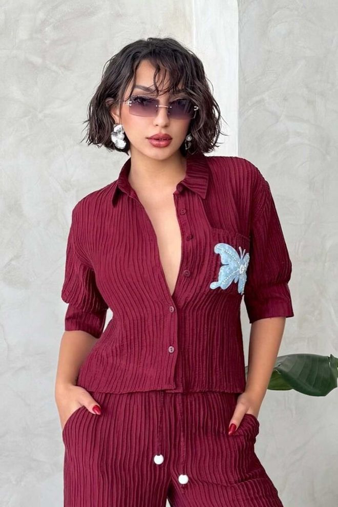 Topshow Chemise Plissée À Motif Papillon Bordeaux Vêtements en gros Décontracté
