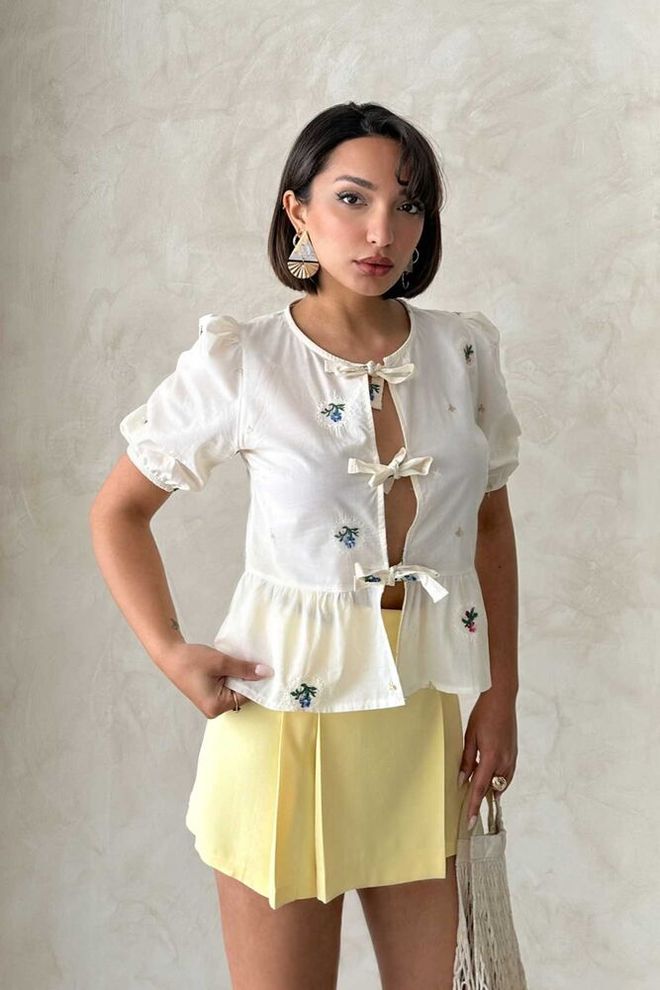 Topshow Blouse Brodée À Nouer Sur Le Devant Stone Vêtements en gros Décontracté