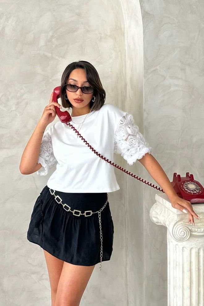 Topshow T shirt Con Dettagli Sulle Maniche Crema Abbigliamento all'ingrosso Casuale