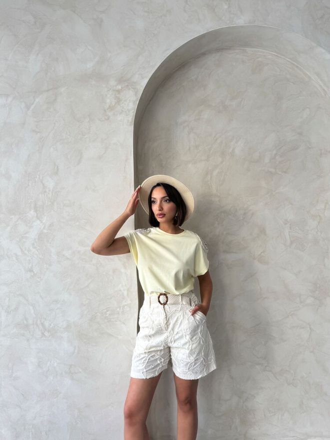 Topshow تي شيرت دانتيل على الكتف أصفر ملابس بالجملة عيد ميلاد