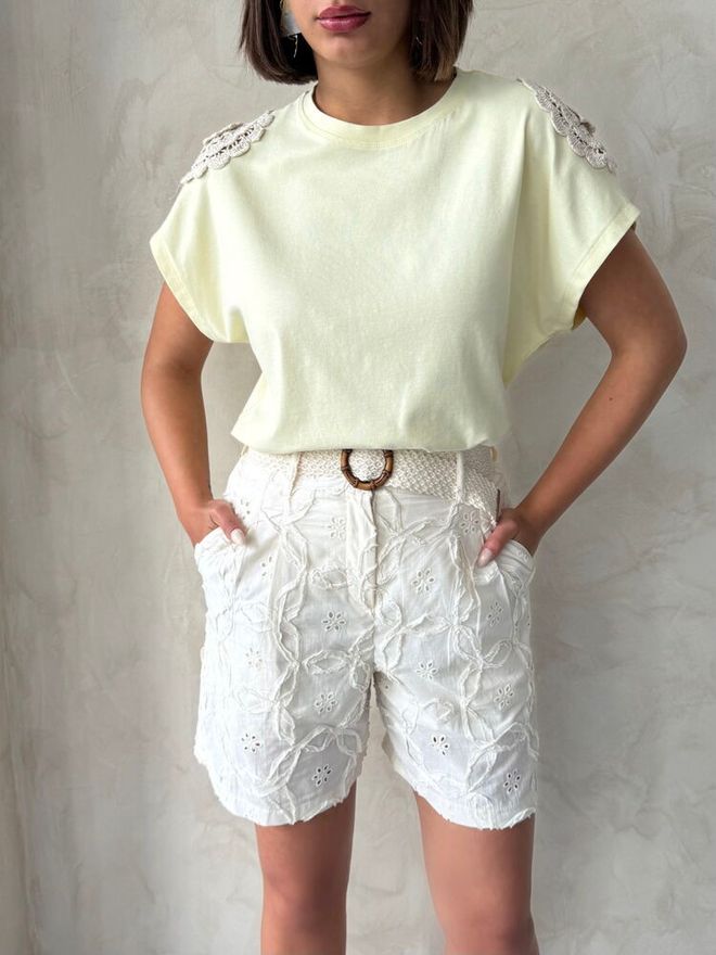 Topshow تي شيرت دانتيل على الكتف أصفر ملابس بالجملة صيف
