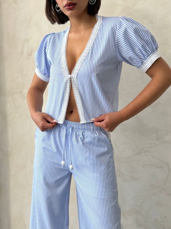 Topshow Блуза От Гипюр С Детайлно Райета Синя Дрехи на едро Лято