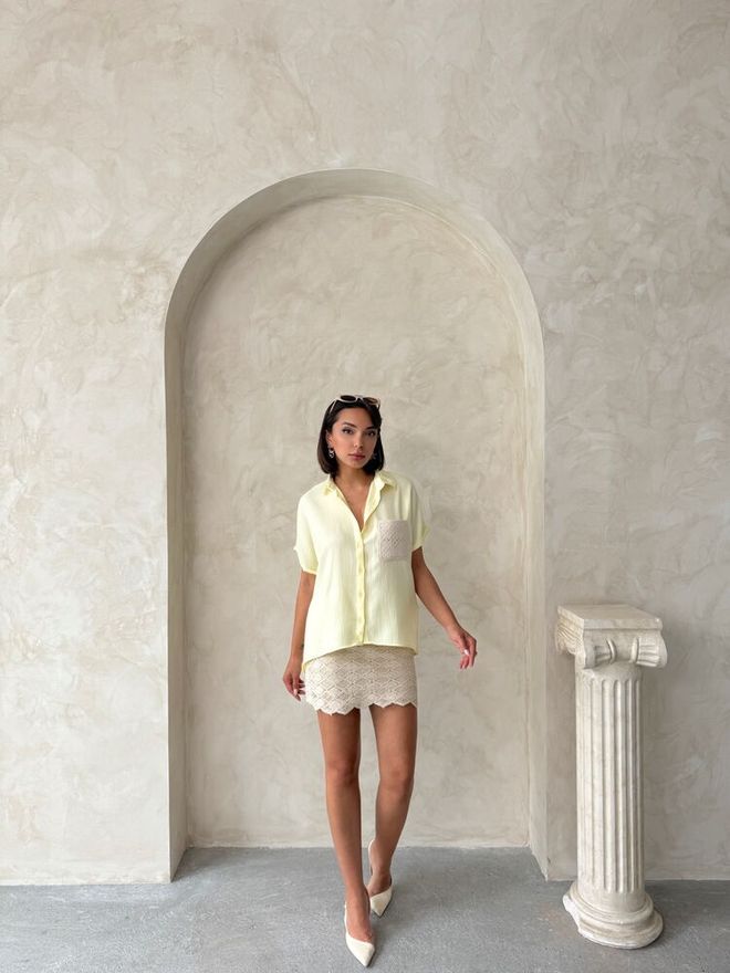 Topshow D2360 Lanena Srajca Z Žepi Za Aplikacijo Rumena Oblačila na debelo Perilo