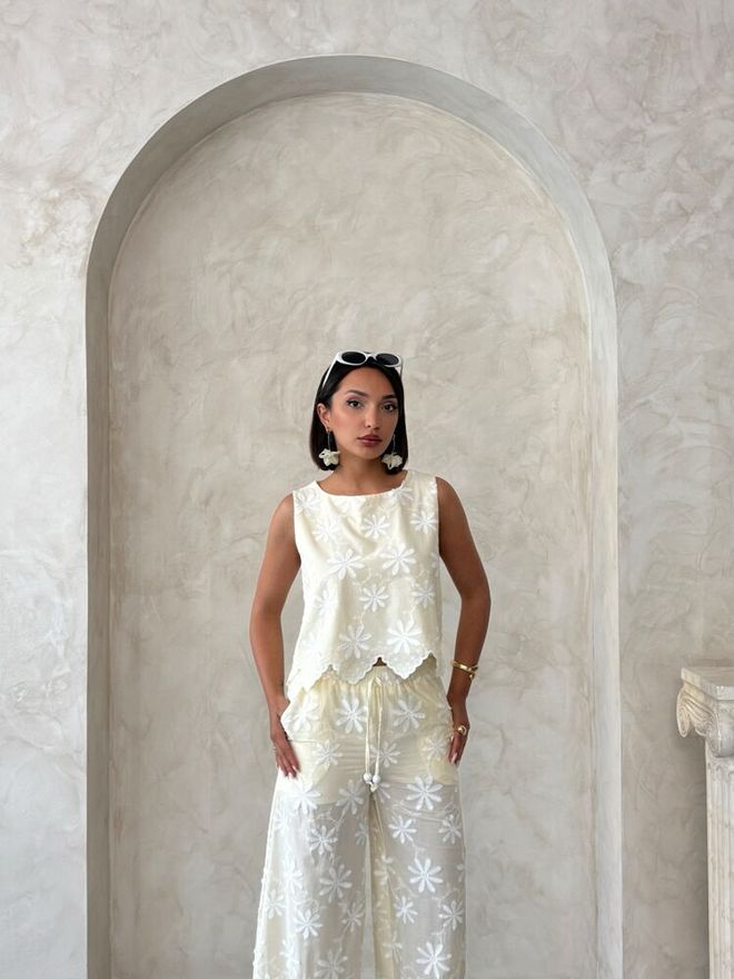 Topshow White Floral Sleeveless Cap Sleeve Blouse Wholesale Clothing Lounge