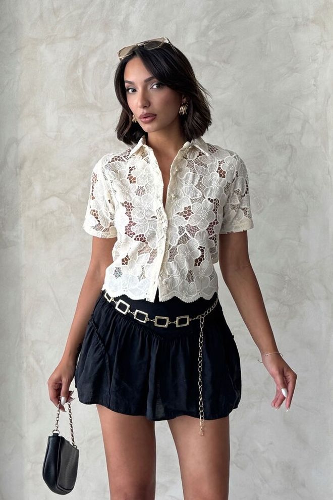 Topshow Camisa Crop Branca Floral Com Decote Entalhado Roupas por atacado Casual