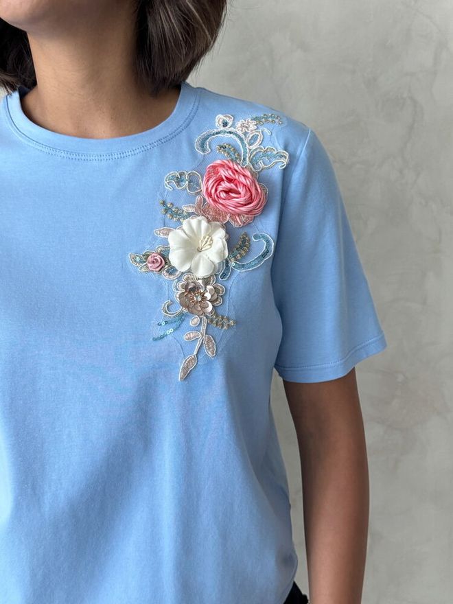 Topshow بلوزة أزرق مزهر بأسلوب غير رسمي مع أكمام قصيرة ملابس بالجملة ربيع