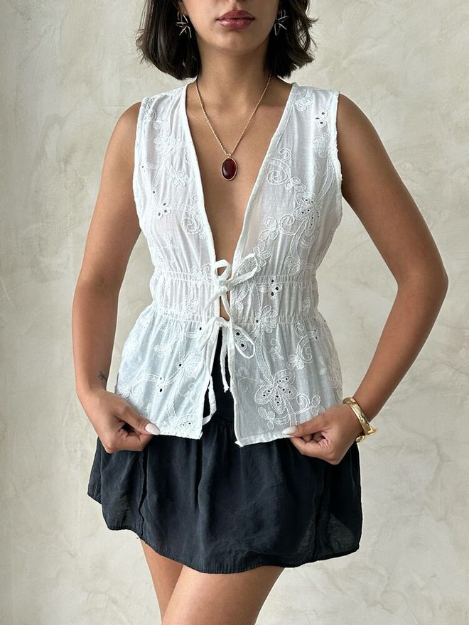 Topshow Biela Neformálna Košeľa Bez Rukávov S Kapucňovými Rukávmi Veľkoobchod s oblečením Jar