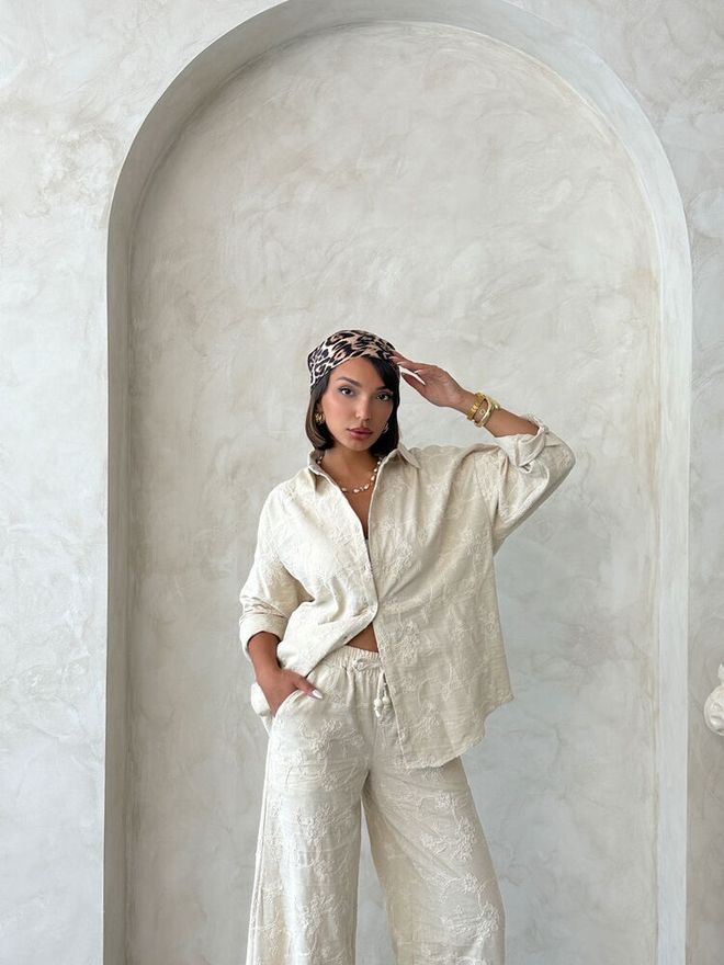 Topshow Бежова Флорална Риза Дрехи на едро 1