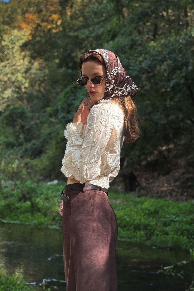 Topshow Bej Vintage Zarif Kısa Büzgülü Kollu V Yakalı Bluz Toptan Giyim 1