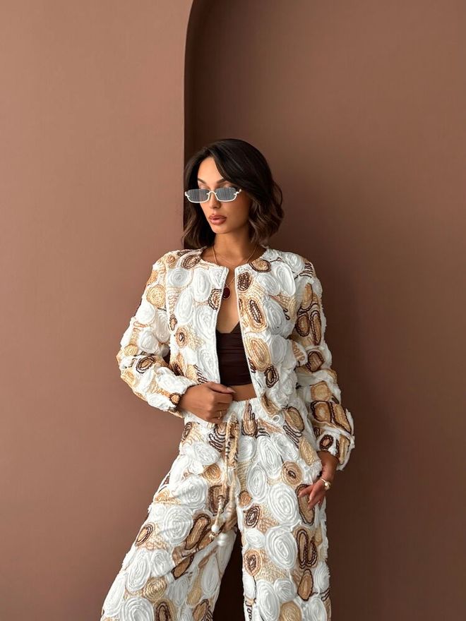 Topshow White Windbreaker Jacket Wholesale Clothing 1