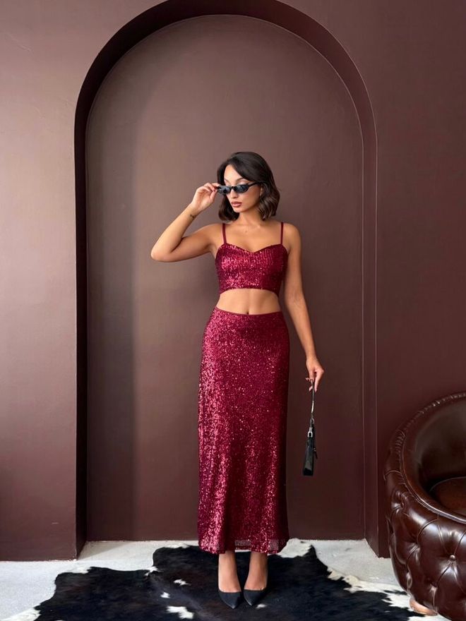 Topshow جيبة بلمسة من القماش اللامع باللون الأرجواني الداكن ملابس بالجملة 1