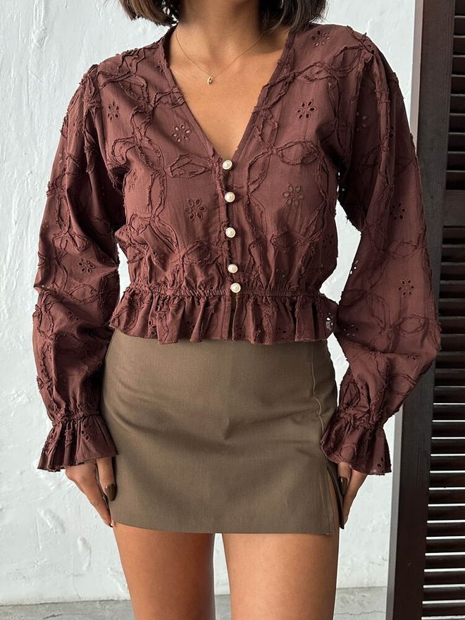 Topshow Camicia Marrone Elegante Abbottonata Con Maniche A Volant Crop Abbigliamento all'ingrosso Primavera