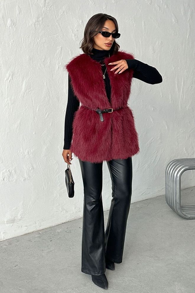 Topshow السترة أرجواني داكن قمة بدون أكمام أنيقة برقبة على شكل حرف V ملابس بالجملة 1