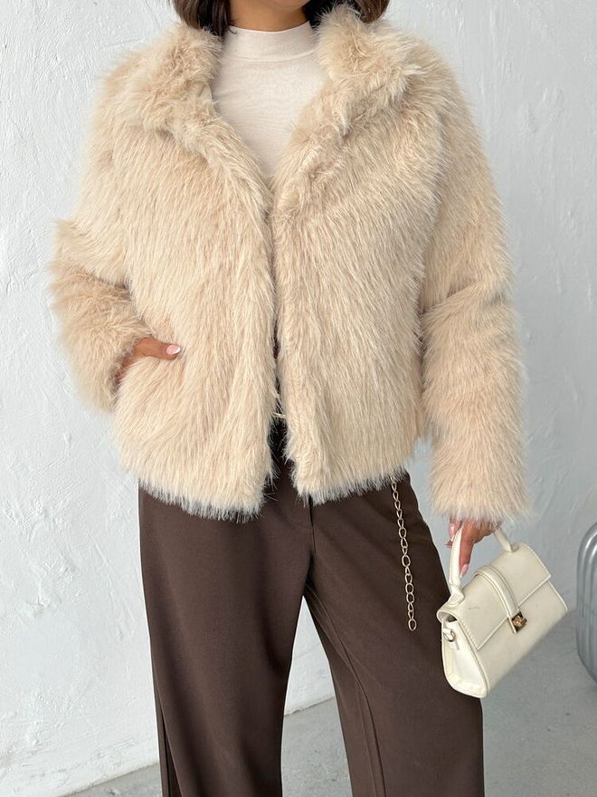 Topshow Smėlio Kailio Trumpas Švarkas Su Iškirpta Apykakle Aptempta & Helovynas Didmeninė prekyba drabužiais Platėjančios