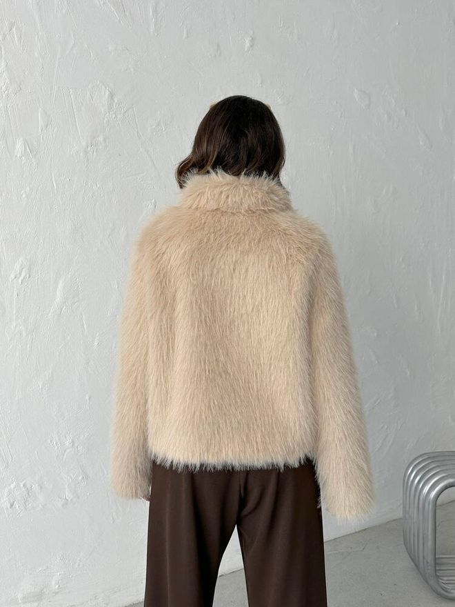 Topshow Smėlio Kailio Trumpas Švarkas Su Iškirpta Apykakle Aptempta & Helovynas Didmeninė prekyba drabužiais Helovynas