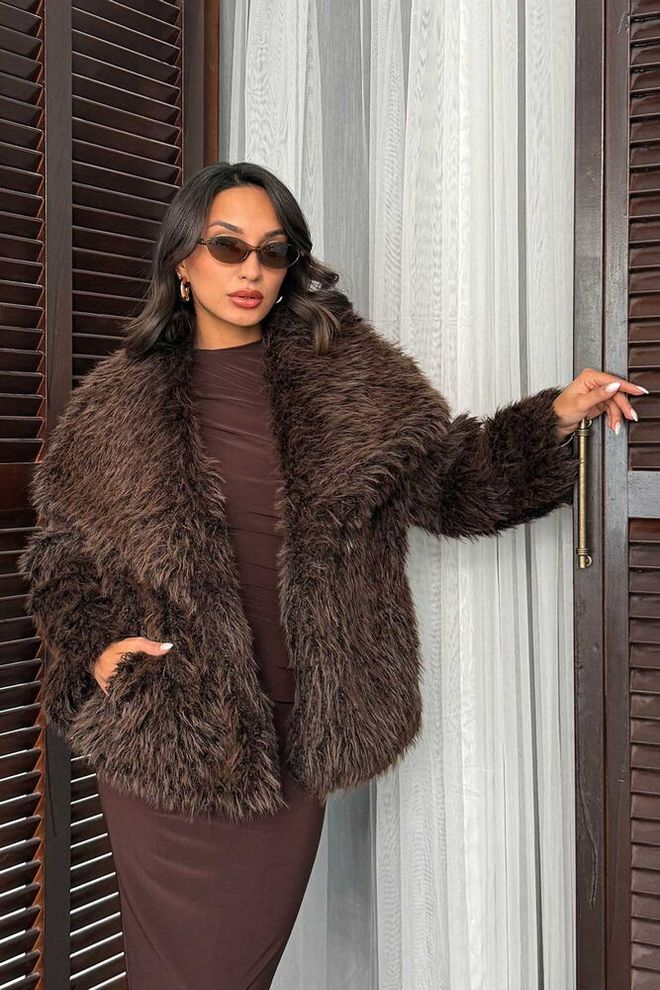 Topshow Rjava Elegantna Krznena Jakna Z Zarezanim Ovratnikom Oblačila na debelo Ležerno