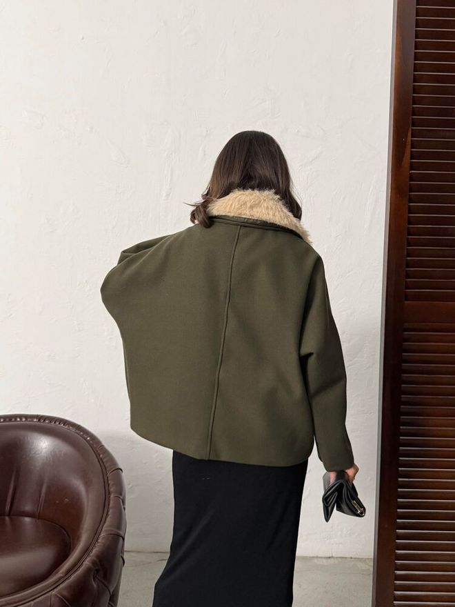 Topshow Зелено Едноредово Палто С Уголемен Размер И Класическа Яка Дрехи на едро Небрежен